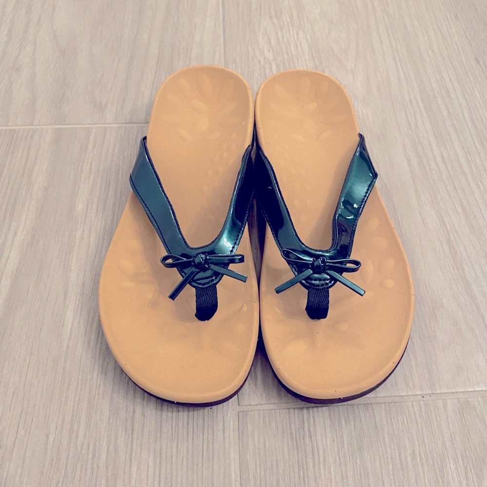 NWOB Megnya Comfort Sandals